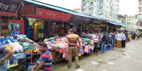 সাধ আর সাধ্যের মিলনমেলা মোহাম্মদপুরের কৃষি মার্কেট